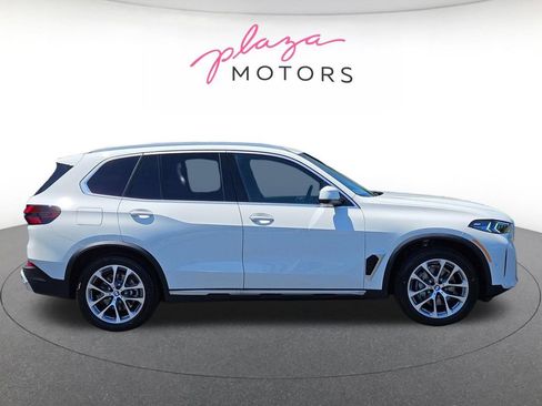 Used 2026 BMW X5 xDrive40i w/ Parking Assistance Package AWD/4WD image 4