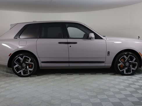 New 2026 Rolls-Royce Cullinan Black Badge image 8