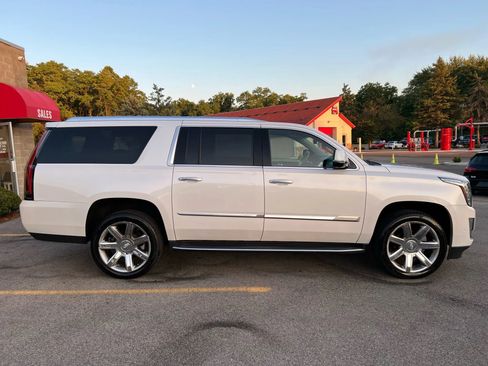 Used 2020 Cadillac Escalade ESV Luxury image 4