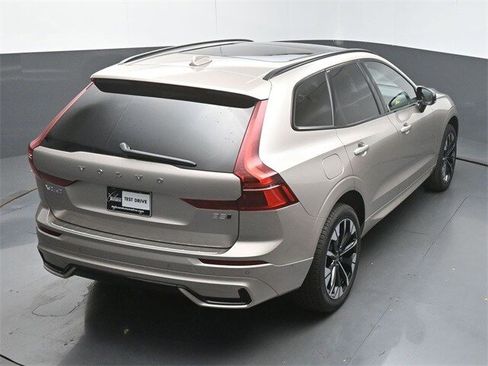 Used 2026 Volvo XC60 B5 Plus w/ Protection Package Premier image 48