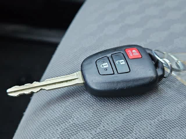 Used 2022 Toyota Tacoma SR AWD/4WD image 28