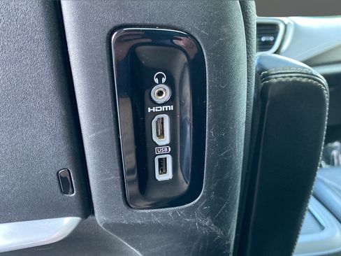 Used 2021 Chrysler Pacifica Touring-L w/ Uconnect Theater Family Group AWD/4WD image 35