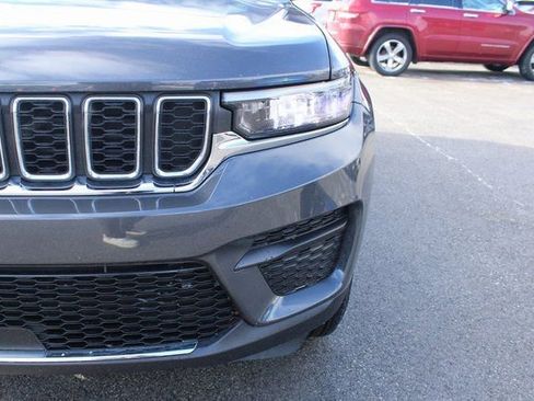 Used 2024 Jeep Grand Cherokee Laredo image 41