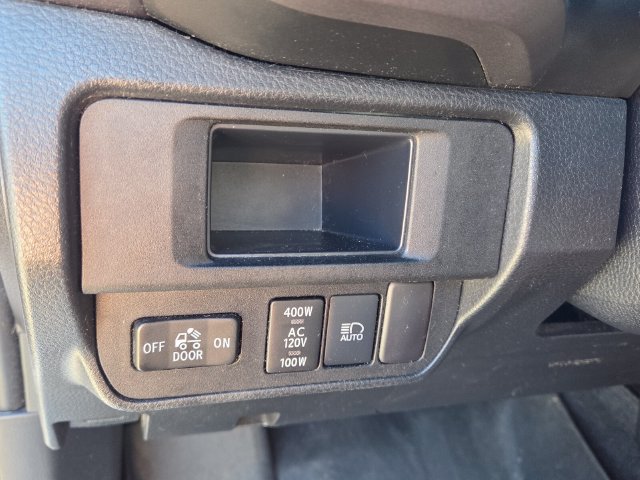 Used 2018 Toyota Tacoma TRD Sport w/ Technology Package RWD image 28