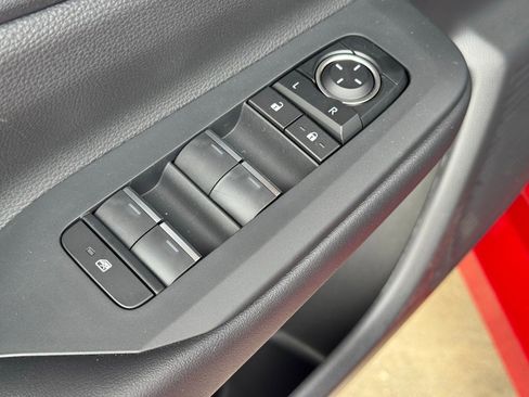 New 2025 Toyota Prius Plug-In Hybrid image 7