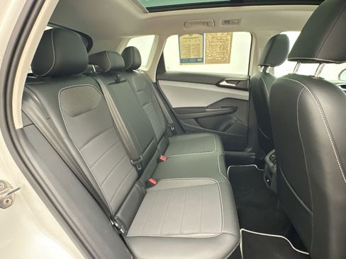 Used 2023 Volkswagen Taos SE w/ Panoramic Sunroof Package image 28