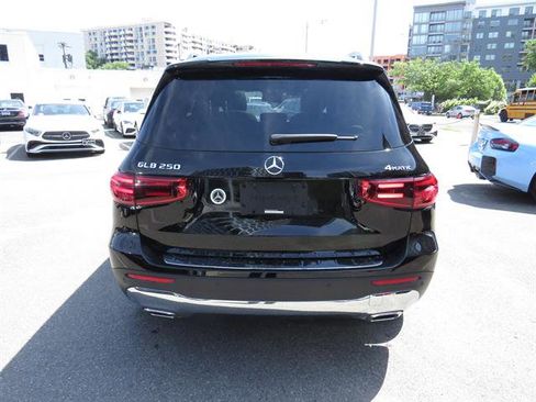 Used 2024 Mercedes-Benz GLB 250 4MATIC image 3