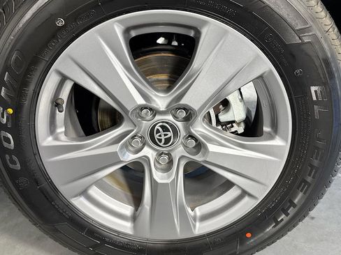 Used 2022 Toyota RAV4 XLE w/ Convenience Package image 31