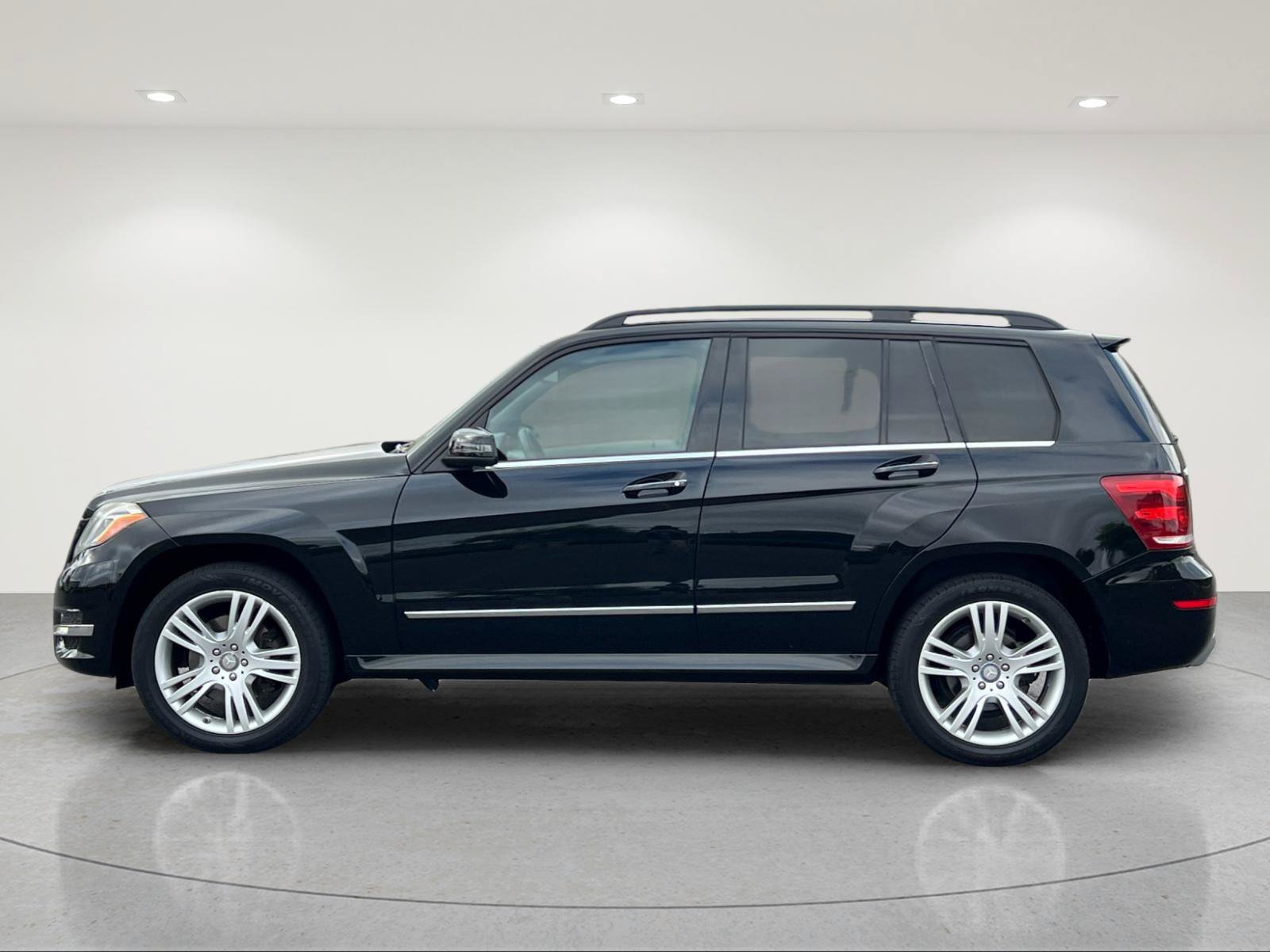 Used 2015 Mercedes-Benz GLK 350 4MATIC image 2