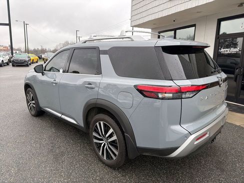 Used 2024 Nissan Pathfinder Platinum w/ Cargo Package image 6