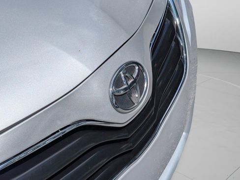 Used 2010 Toyota Camry LE FWD image 22