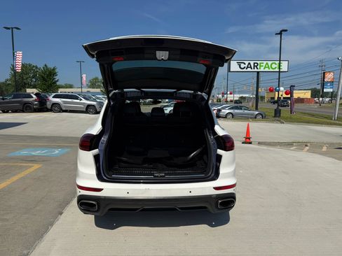 Used 2018 Porsche Cayenne Platinum Edition AWD/4WD image 12