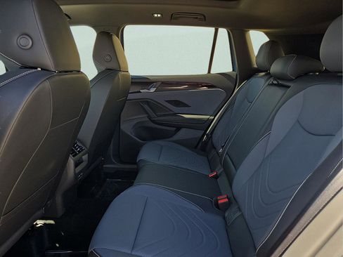 New 2026 Volkswagen Tiguan SE R-Line FWD image 11