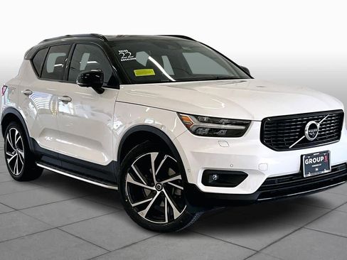 Certified 2022 Volvo XC40 T4 R-Design w/ Advanced Package image 2