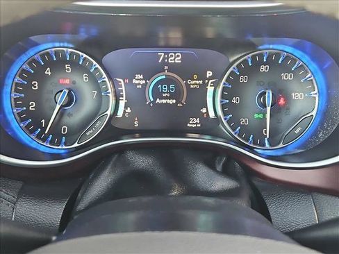 Used 2019 Chrysler Pacifica Limited FWD image 11