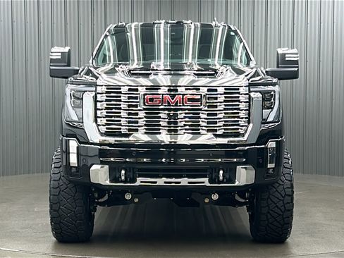Used 2025 GMC Sierra 3500 Denali image 8