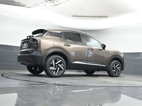 New 2026 Nissan Kicks SV w/ Charging Package image 29
