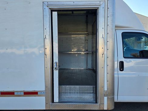 Used 2023 Chevrolet Express 4500 Extended w/ Power Convenience Package RWD image 14