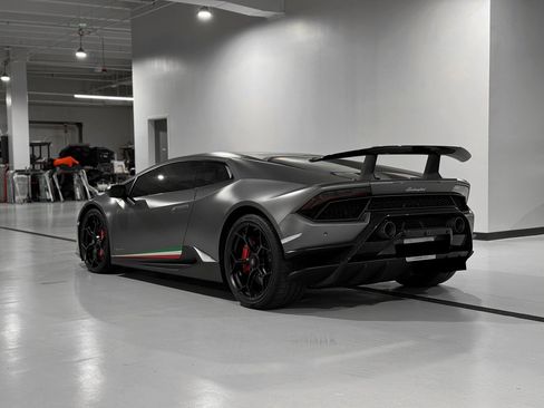 Used 2018 Lamborghini Huracan Performante image 3