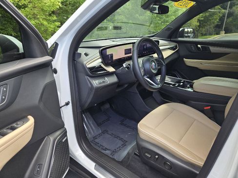 Used 2025 Buick Enclave Preferred FWD image 12