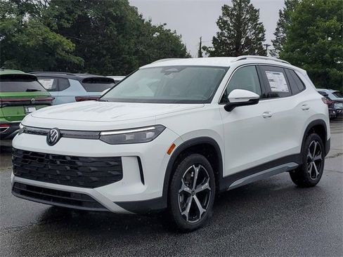 New 2025 Volkswagen Tiguan SE image 33