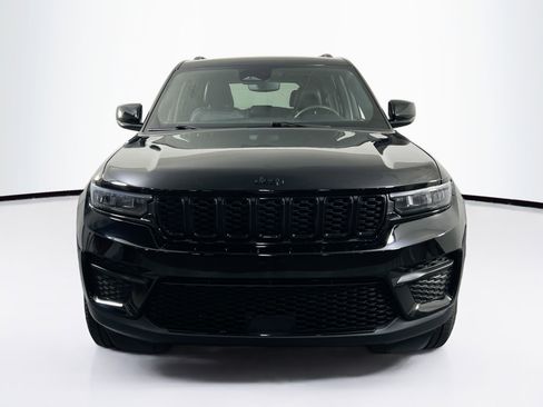 Used 2023 Jeep Grand Cherokee Altitude AWD/4WD image 2