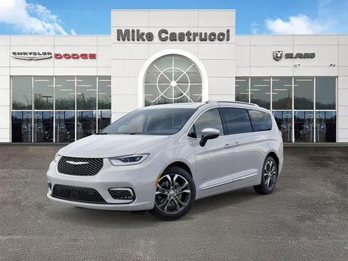 New 2026 Chrysler Pacifica Pinnacle image 2