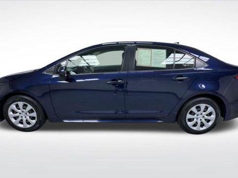 Certified 2022 Toyota Corolla LE w/ Carpet Mat Package (TMS) FWD image 6