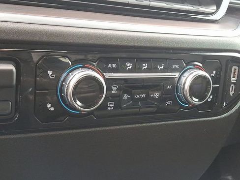 Used 2025 GMC Sierra 1500 SLT image 13