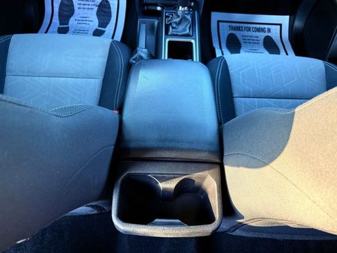 Used 2021 Toyota Tacoma TRD Off-Road image 31