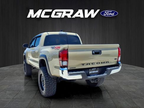 Used 2019 Toyota Tacoma TRD Off-Road AWD/4WD image 9