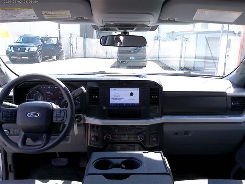 Used 2025 Ford F250 XLT AWD/4WD image 11