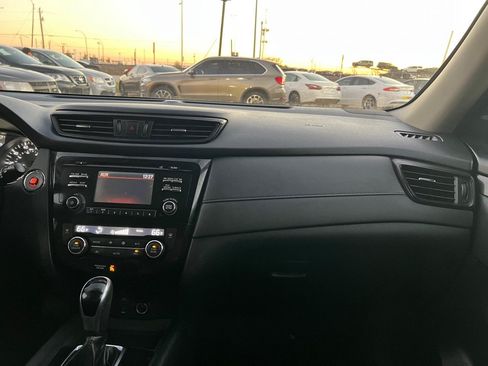 Used 2017 Nissan Rogue SV FWD image 17