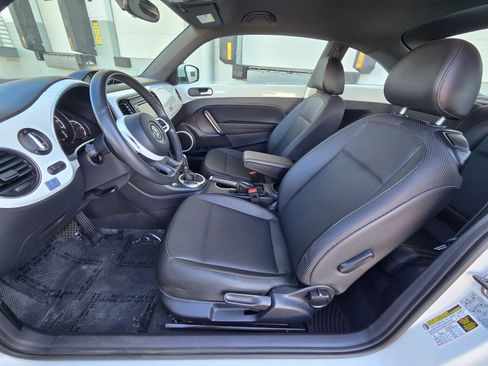 Used 2015 Volkswagen Beetle TDI FWD image 12
