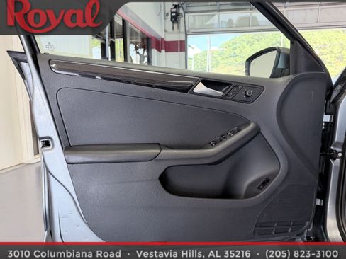 Used 2017 Volkswagen Jetta SEL FWD image 9
