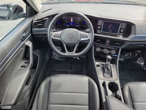 Used 2024 Volkswagen Jetta SE image 13