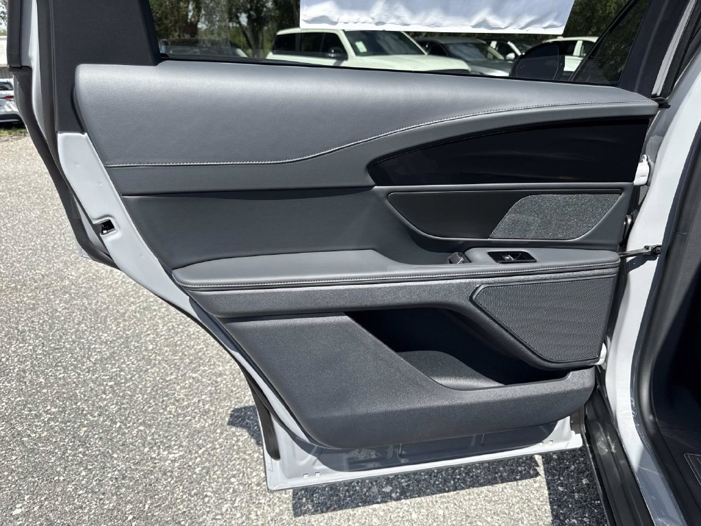 New 2026 Lincoln Nautilus Premier AWD/4WD image 13