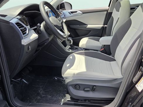 New 2026 Volkswagen Taos SE FWD image 8