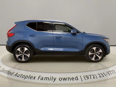 Used 2025 Volvo XC40 B5 Plus AWD/4WD image 6