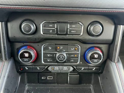 Used 2022 Chevrolet Suburban RST w/ Luxury Package image 31