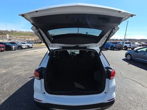 Used 2024 Chevrolet Equinox LT image 31