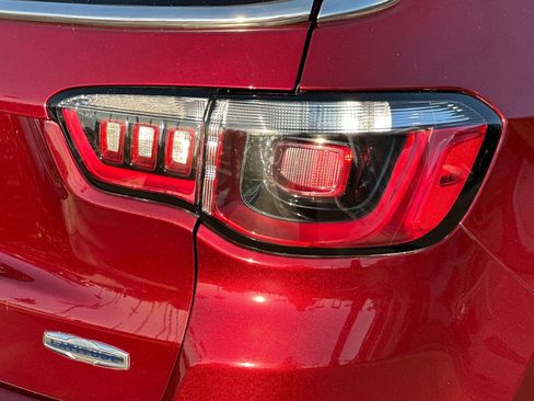 Used 2021 Jeep Compass Latitude image 28