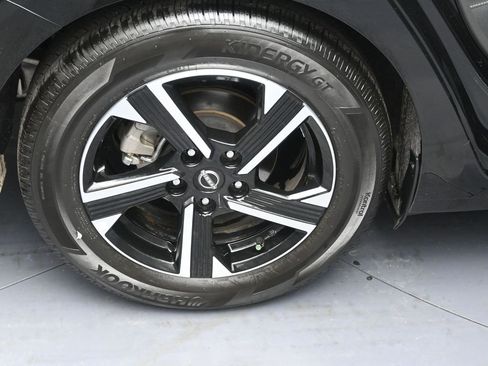 Certified 2025 Nissan Sentra SV image 5