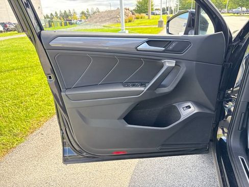 Certified 2023 Volkswagen Tiguan SE R-Line FWD image 23