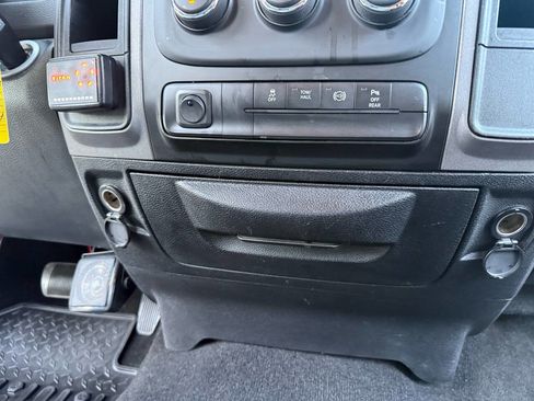 Used 2017 RAM 2500 Tradesman w/ Chrome Appearance Group image 24