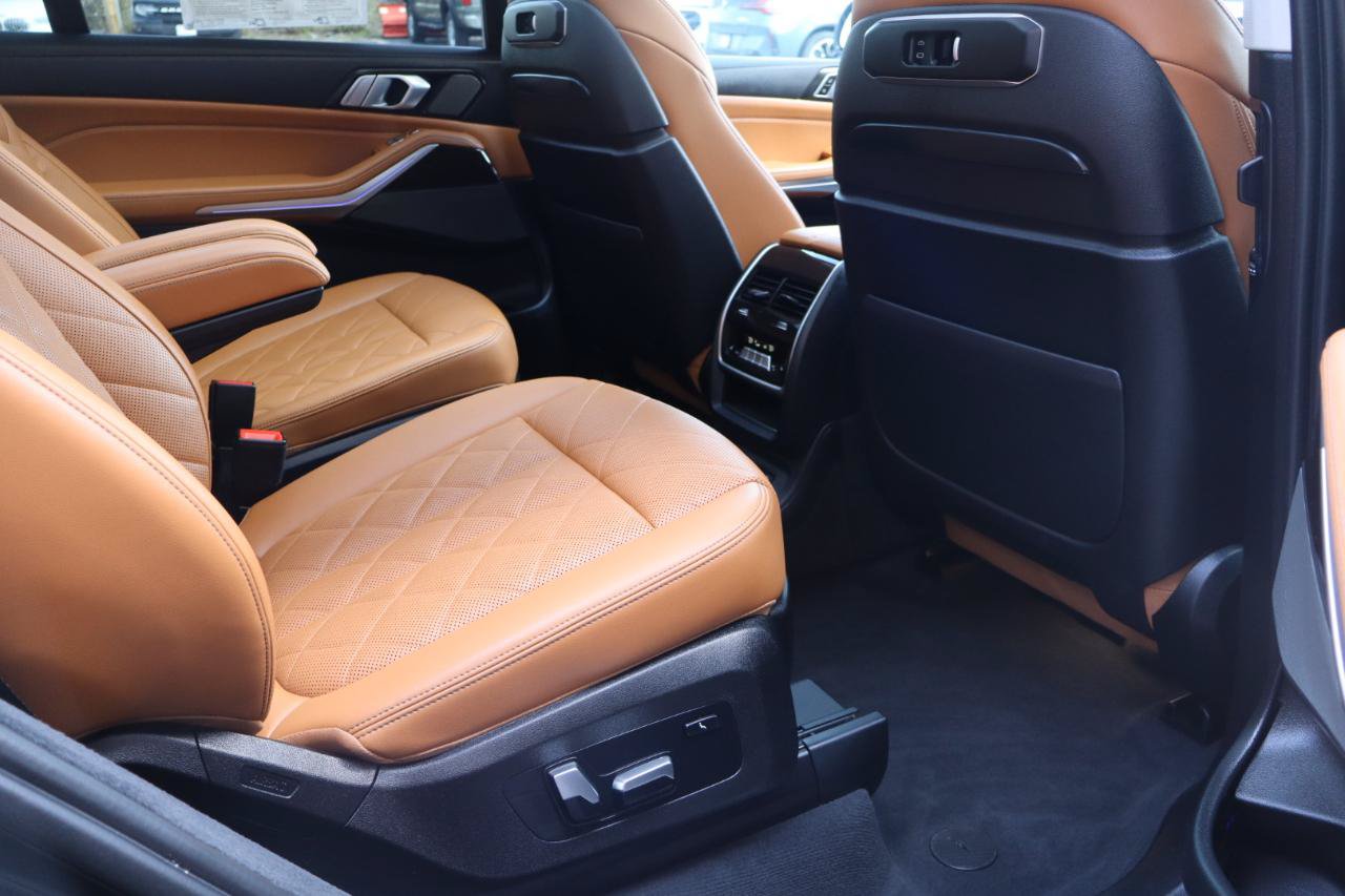 Used 2023 BMW X7 xDrive40i w/ Premium Package AWD/4WD image 29