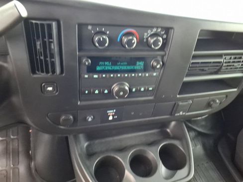 Used 2015 GMC Savana 2500 image 26