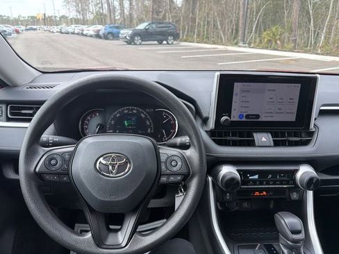 Used 2025 Toyota RAV4 LE AWD/4WD image 6