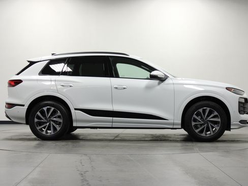 Used 2025 Audi Q6 e-tron Premium Plus w/ Premium Plus AWD/4WD image 3