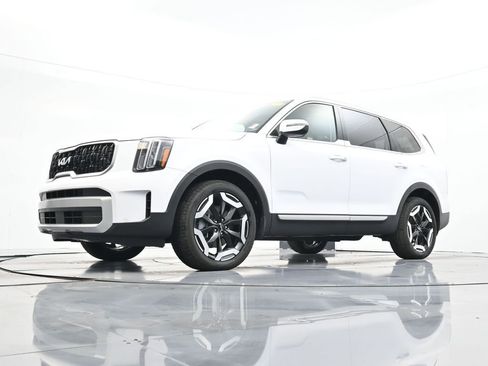 Used 2024 Kia Telluride EX w/ EX Captain's Chair Package image 31